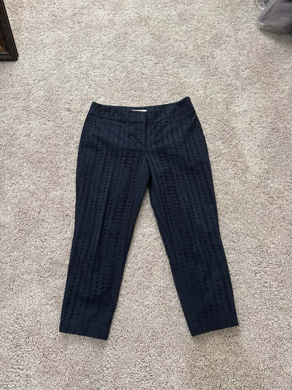 LOFT The Riviera Pant Marisa Fit Navy Blue Eyelet Cropped Pants Size 6P